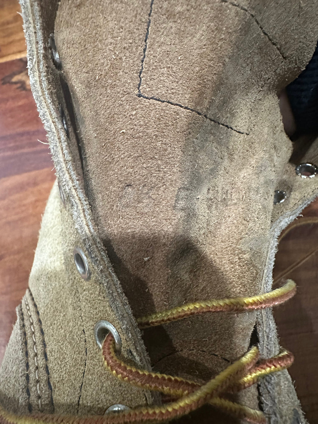 Red Wing (レッドウィング) 8173 Classic Work 6-Inch Moc Toe ホーソーン (Hawthorne) ホーソーン・アビリーン・ラフアウト (Hawthorne Abilene Roughout) トラクショントレッド・ソール (Traction Tred Sole) used boots - tag_1 view