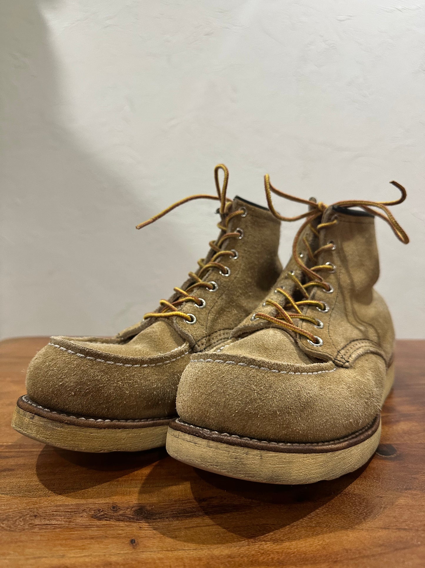 Red Wing (レッドウィング) 8173 Classic Work 6-Inch Moc Toe ホーソーン (Hawthorne) ホーソーン・アビリーン・ラフアウト (Hawthorne Abilene Roughout) トラクショントレッド・ソール (Traction Tred Sole) used boots - toe_3 view