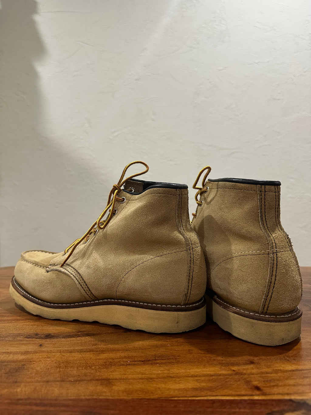 Red Wing (レッドウィング) 8173 Classic Work 6-Inch Moc Toe ホーソーン (Hawthorne) ホーソーン・アビリーン・ラフアウト (Hawthorne Abilene Roughout) トラクショントレッド・ソール (Traction Tred Sole) used boots - back_1 view