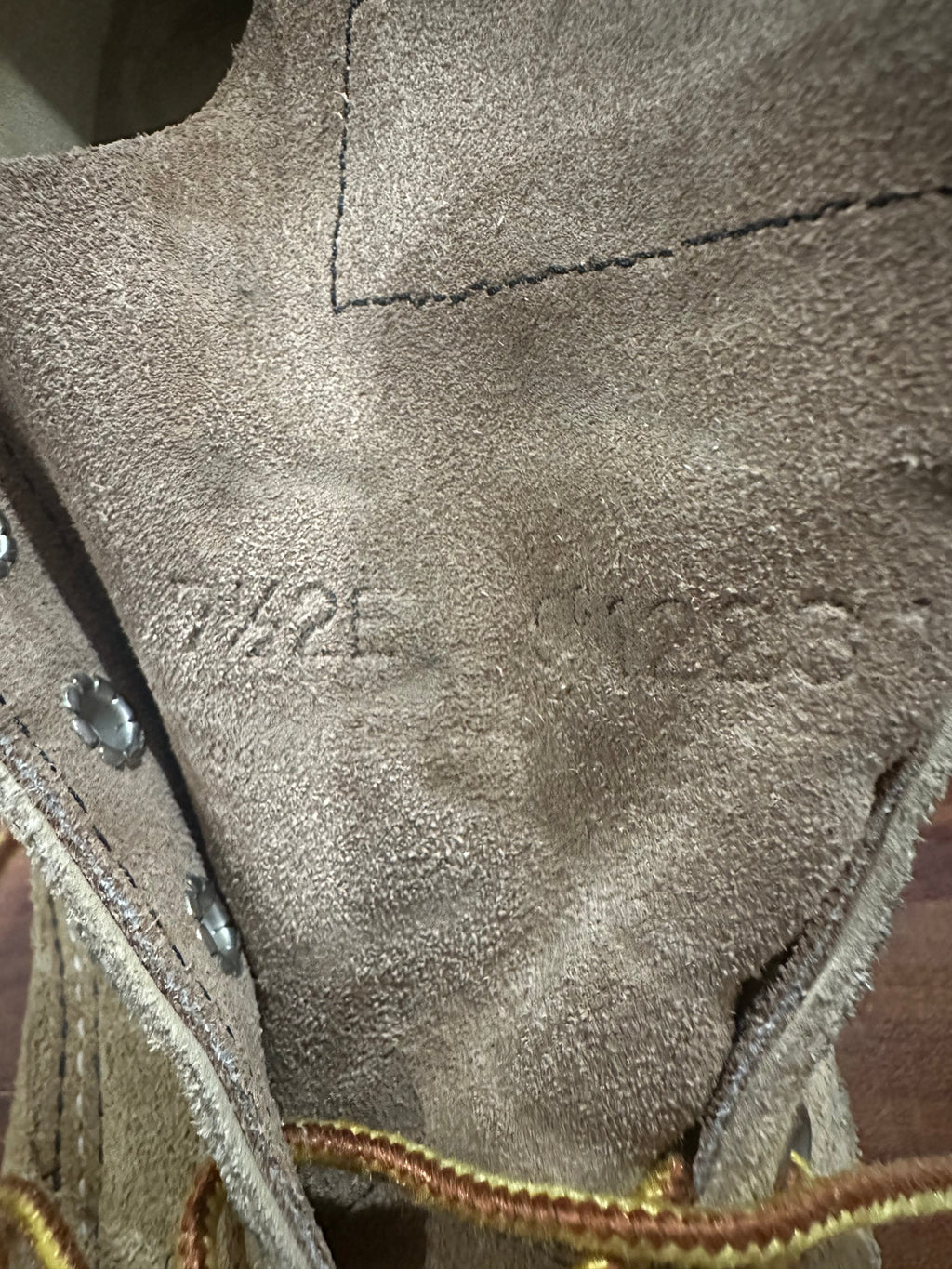 Red Wing (レッドウィング) 8173 Classic Work 6-Inch Moc Toe ホーソーン (Hawthorne) ホーソーン・アビリーン・ラフアウト (Hawthorne Abilene Roughout) トラクショントレッド・ソール (Traction Tred Sole) used boots - tag_1 view