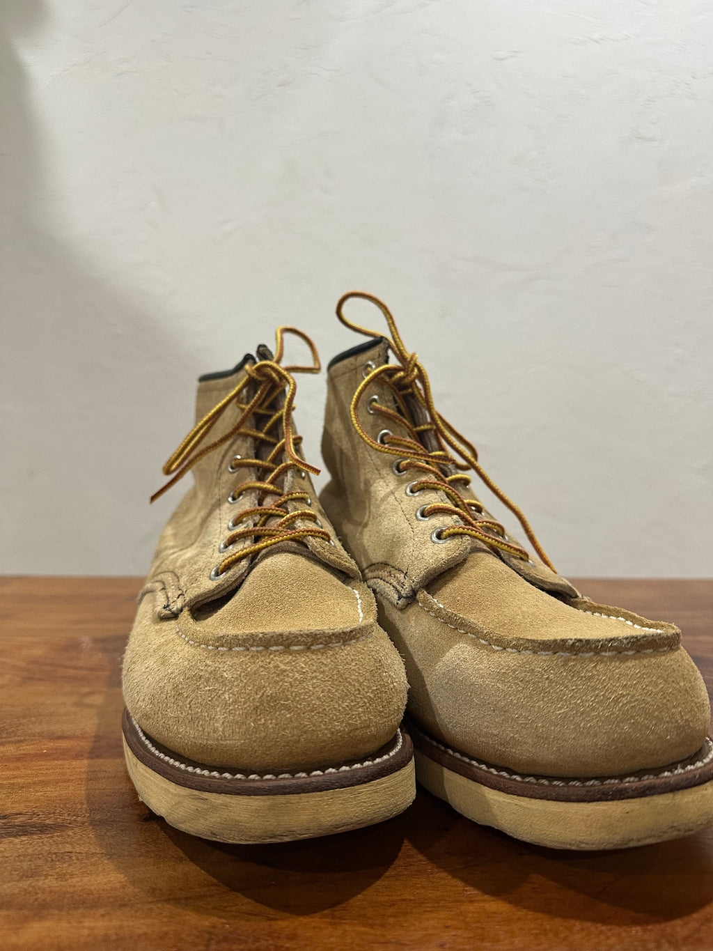 Red Wing (レッドウィング) 8173 Classic Work 6-Inch Moc Toe ホーソーン (Hawthorne) ホーソーン・アビリーン・ラフアウト (Hawthorne Abilene Roughout) トラクショントレッド・ソール (Traction Tred Sole) used boots - toe_2 view