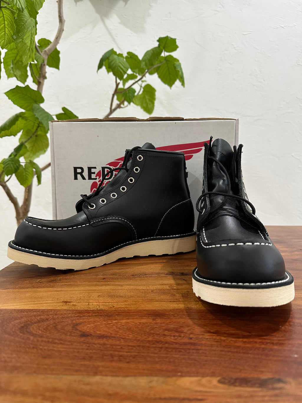 Red Wing (レッドウィング) 8179 6" Classic Moc Toe ブラック (Black) ブラック・クローム (Black Chrome) トラクション・トレッド (Tred Traction) ホワイト used boots - fr_1 view
