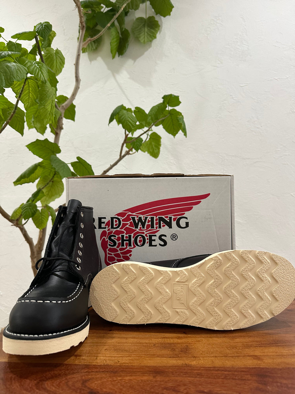 Red Wing (レッドウィング) 8179 6" Classic Moc Toe ブラック (Black) ブラック・クローム (Black Chrome) トラクション・トレッド (Tred Traction) ホワイト used boots - fr_4 view