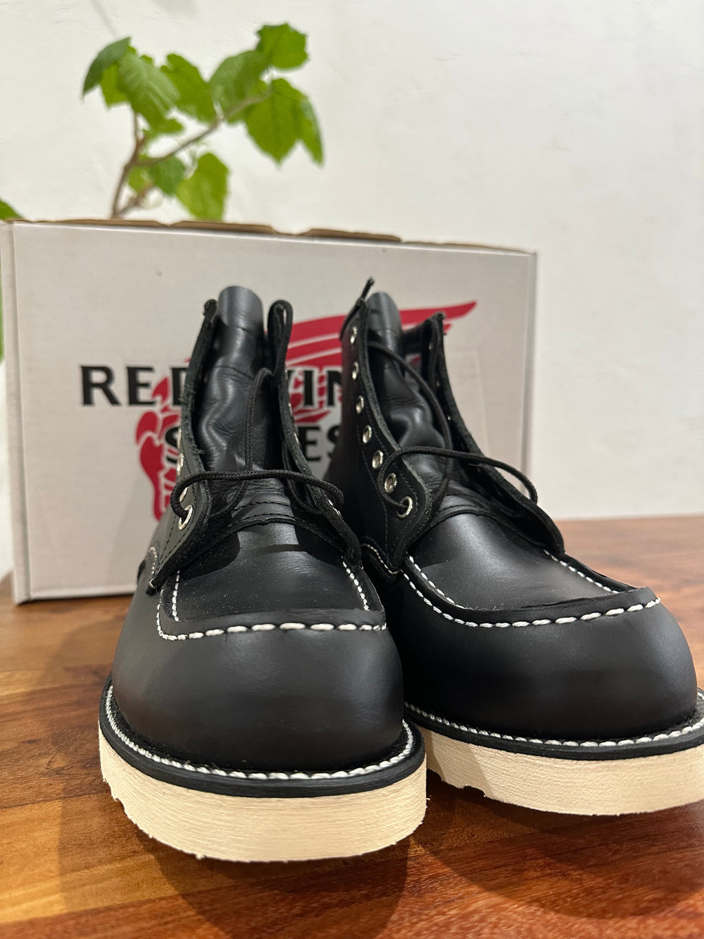 Red Wing (レッドウィング) 8179 6" Classic Moc Toe ブラック (Black) ブラック・クローム (Black Chrome) トラクション・トレッド (Tred Traction) ホワイト used boots - tag_1 view