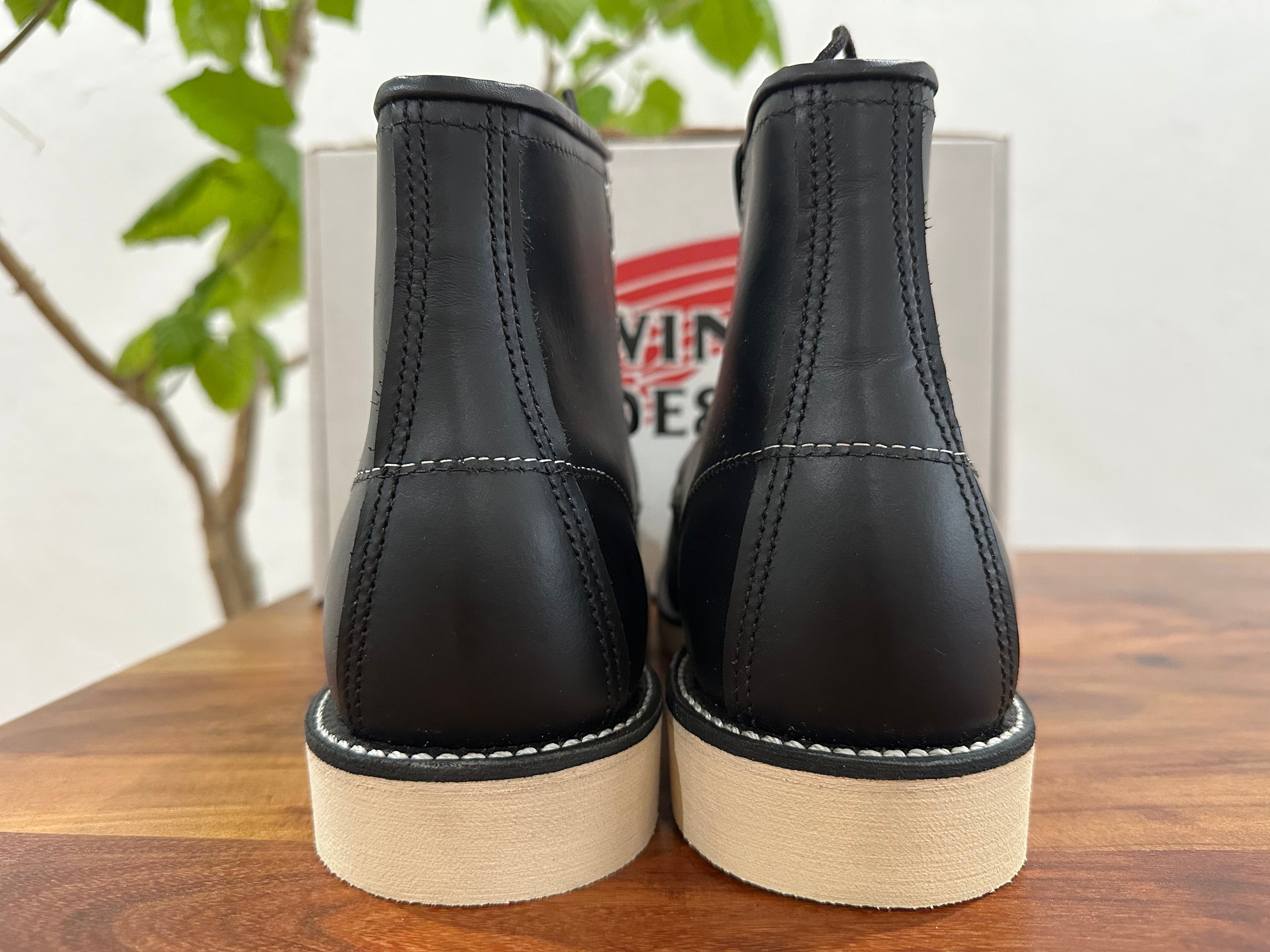 Red Wing (レッドウィング) 8179 6" Classic Moc Toe ブラック (Black) ブラック・クローム (Black Chrome) トラクション・トレッド (Tred Traction) ホワイト used boots - toe_2 view