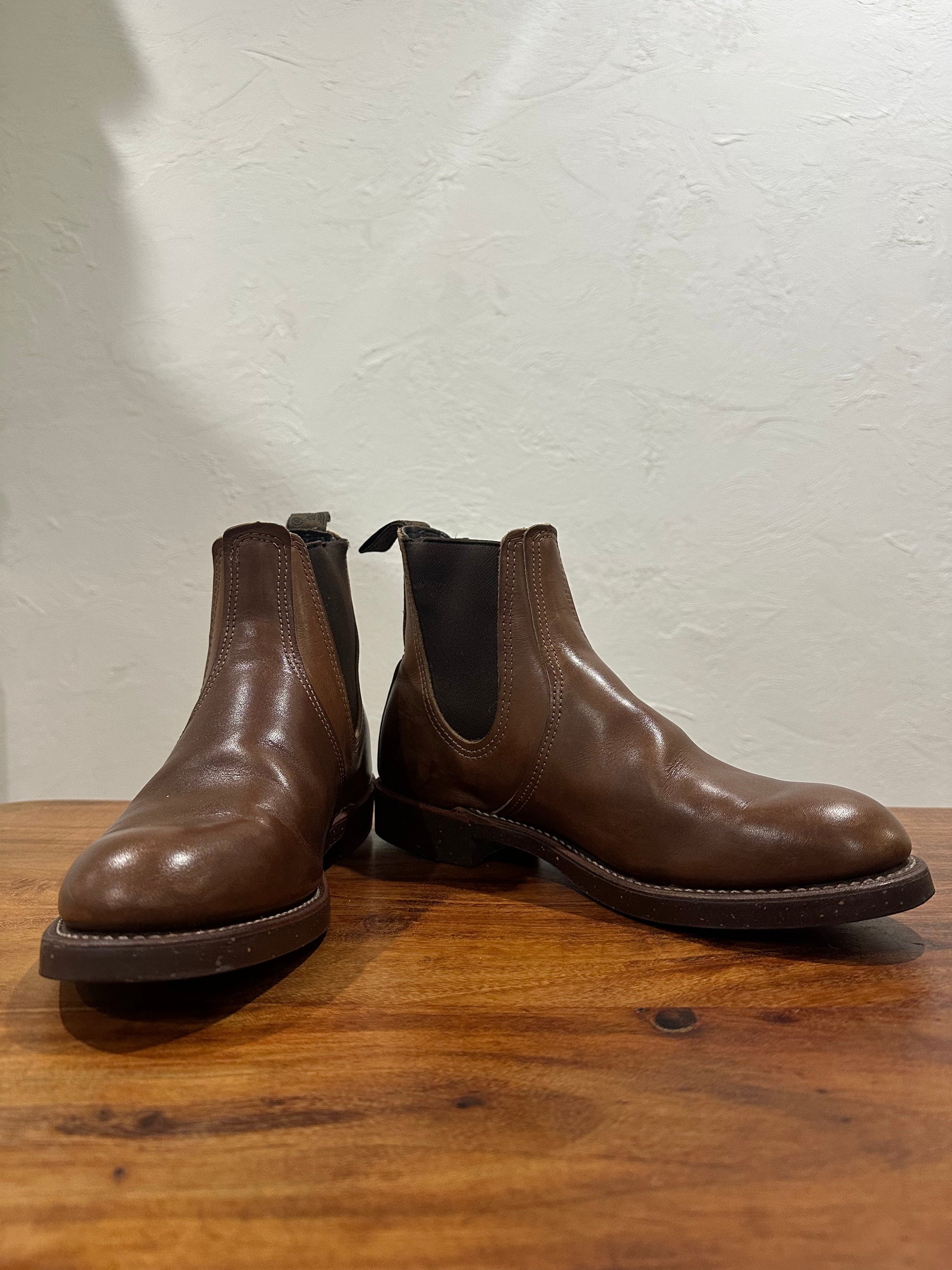Red Wing (レッドウィング) 8201 Chelsea Rancher ブラウン (Brown) アンバー・ハーネス (Amber Harness) ビブラム・ミニラグ (Vibram Mini-lug) ブラック used boots - fr_1 view