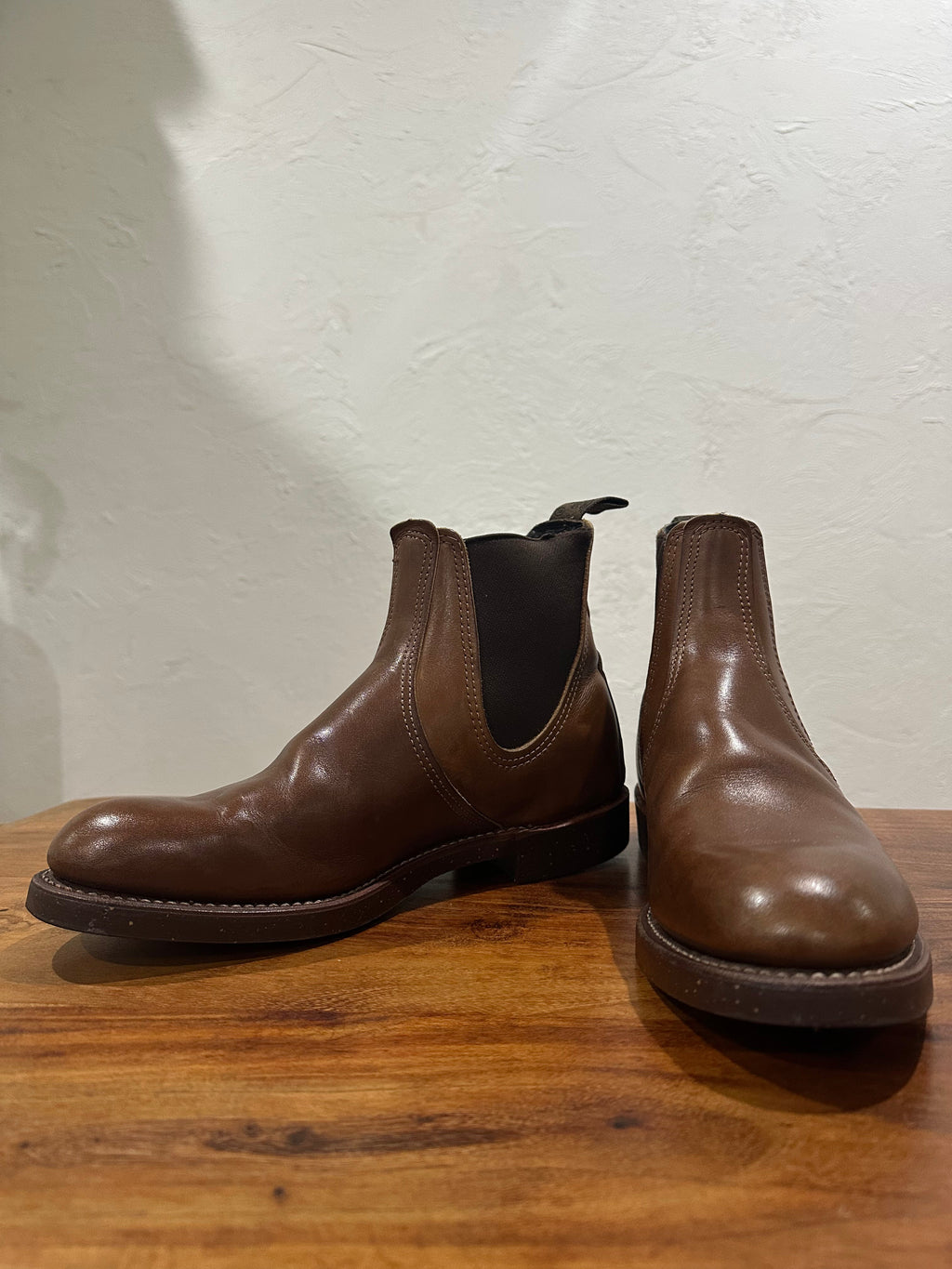 Red Wing (レッドウィング) 8201 Chelsea Rancher ブラウン (Brown) アンバー・ハーネス (Amber Harness) ビブラム・ミニラグ (Vibram Mini-lug) ブラック used boots - fr_2 view