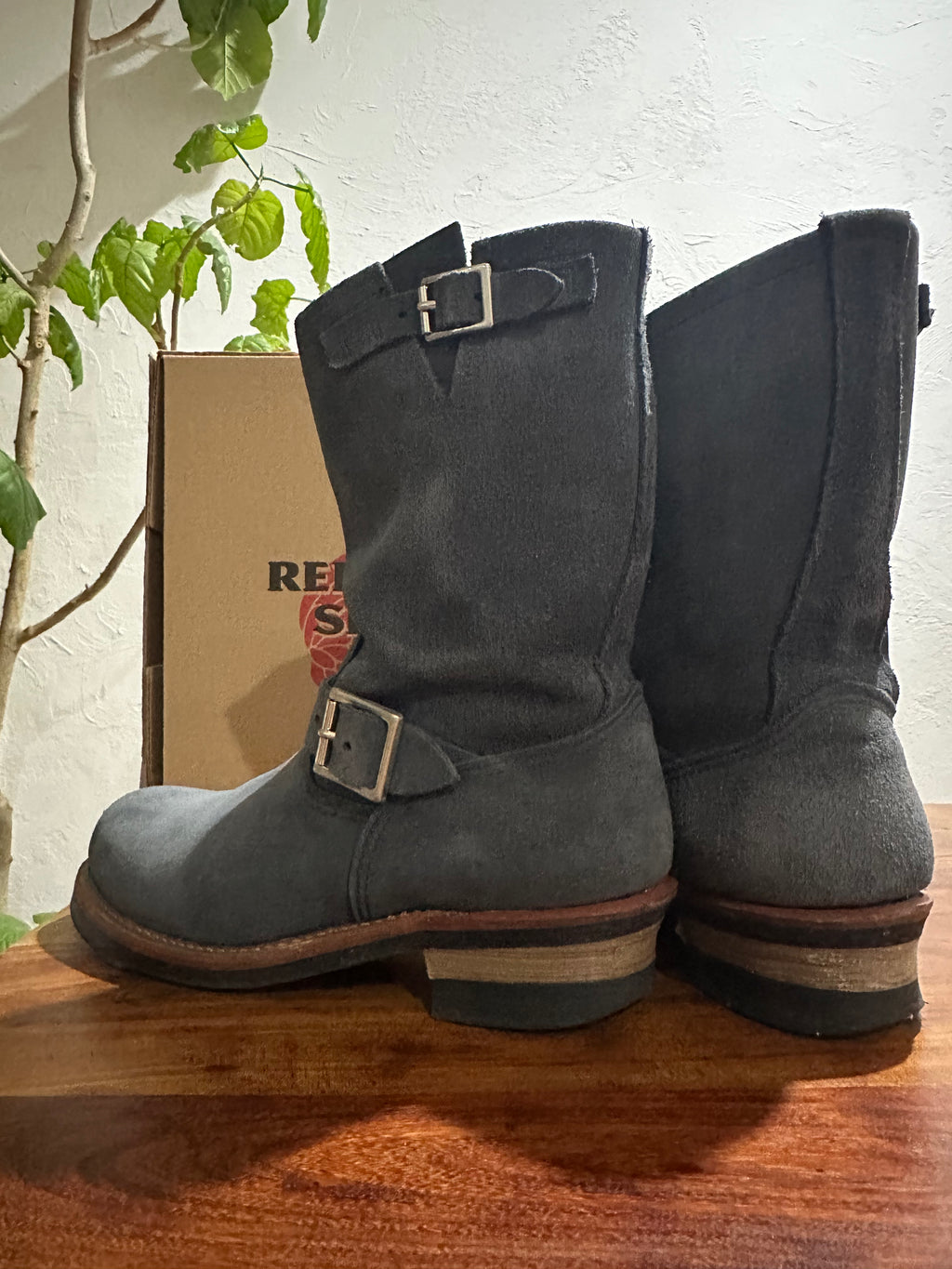 Red Wing (レッドウィング) 8254 Engineer (BEAMS Exclusive) ネイビー (Navy) ネイビー・アビレーン・ラフアウト (Navy "Abilene" Roughout) ネオプレーン・コード・ソール (Neoprene Cord Sole) used boots - back_1 view