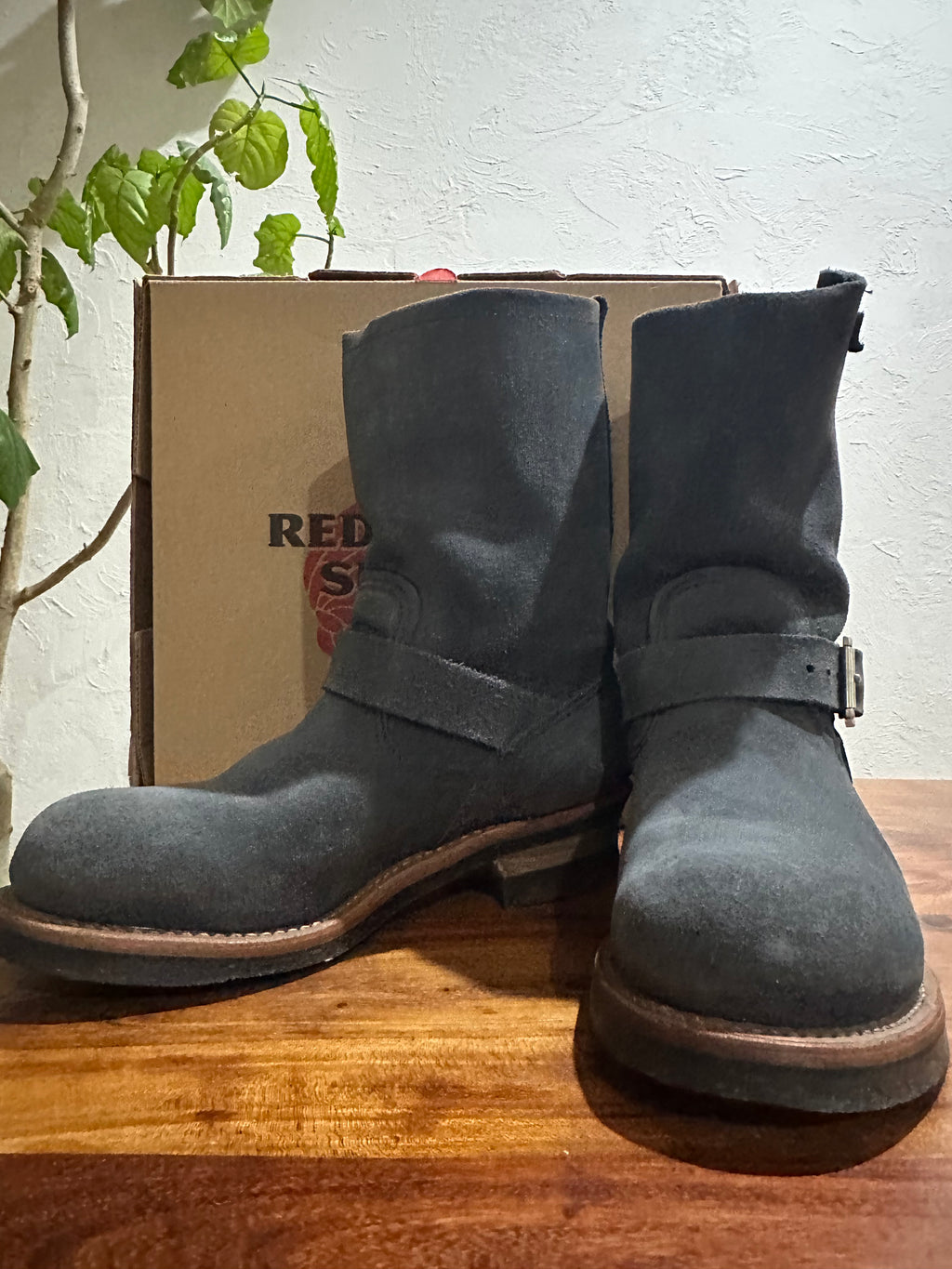 Red Wing (レッドウィング) 8254 Engineer (BEAMS Exclusive) ネイビー (Navy) ネイビー・アビレーン・ラフアウト (Navy "Abilene" Roughout) ネオプレーン・コード・ソール (Neoprene Cord Sole) used boots - fr_2 view