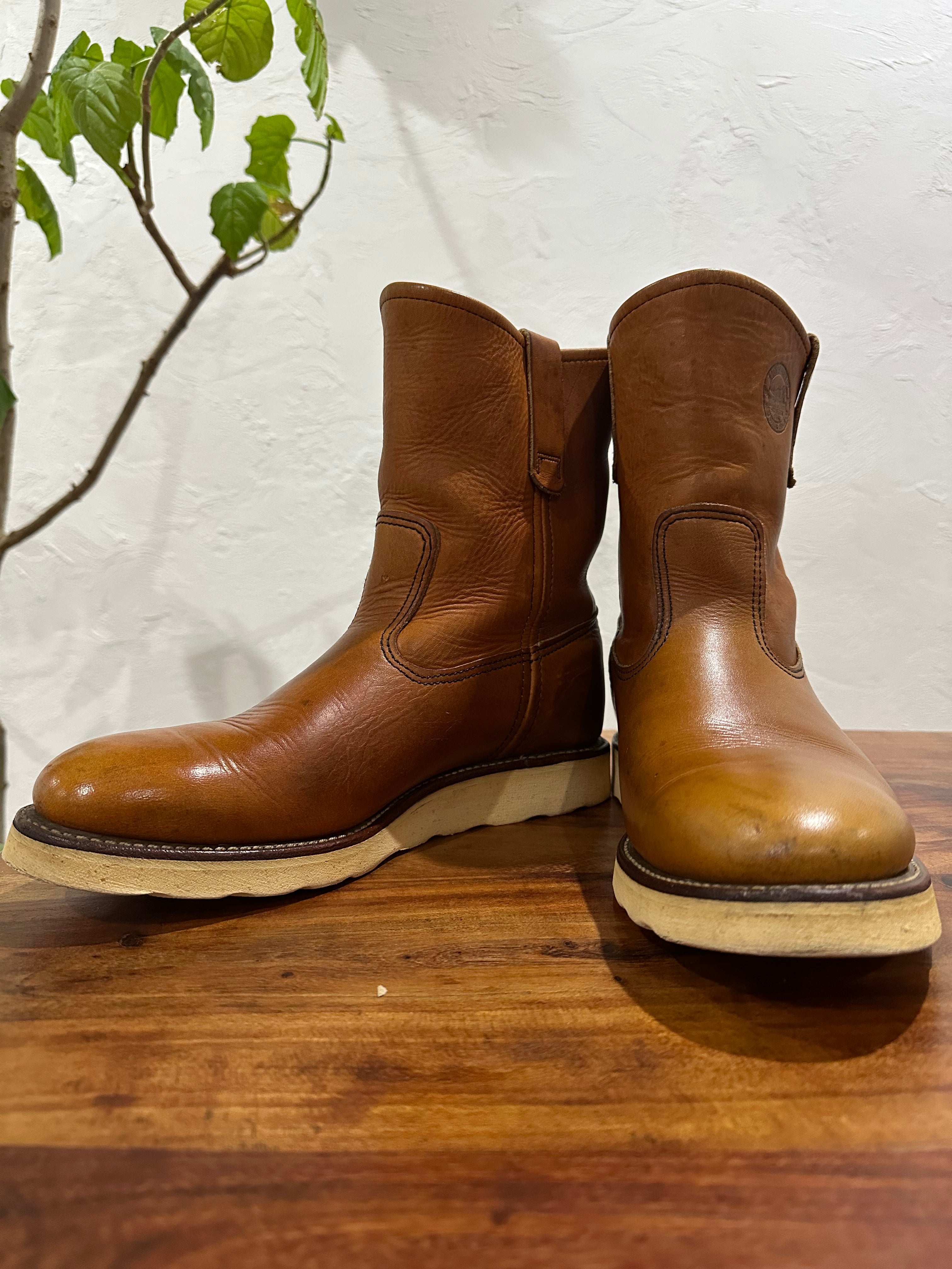 Red Wing (レッドウィング) 866-DogStamp 9" Pecos (Dog Embossed) オロイジナル (Oro-Iginal) オロイジナル (Oro-Iginal) トラクショントレッド・ソール (Traction Tred Sole) used boots - fr_2 view
