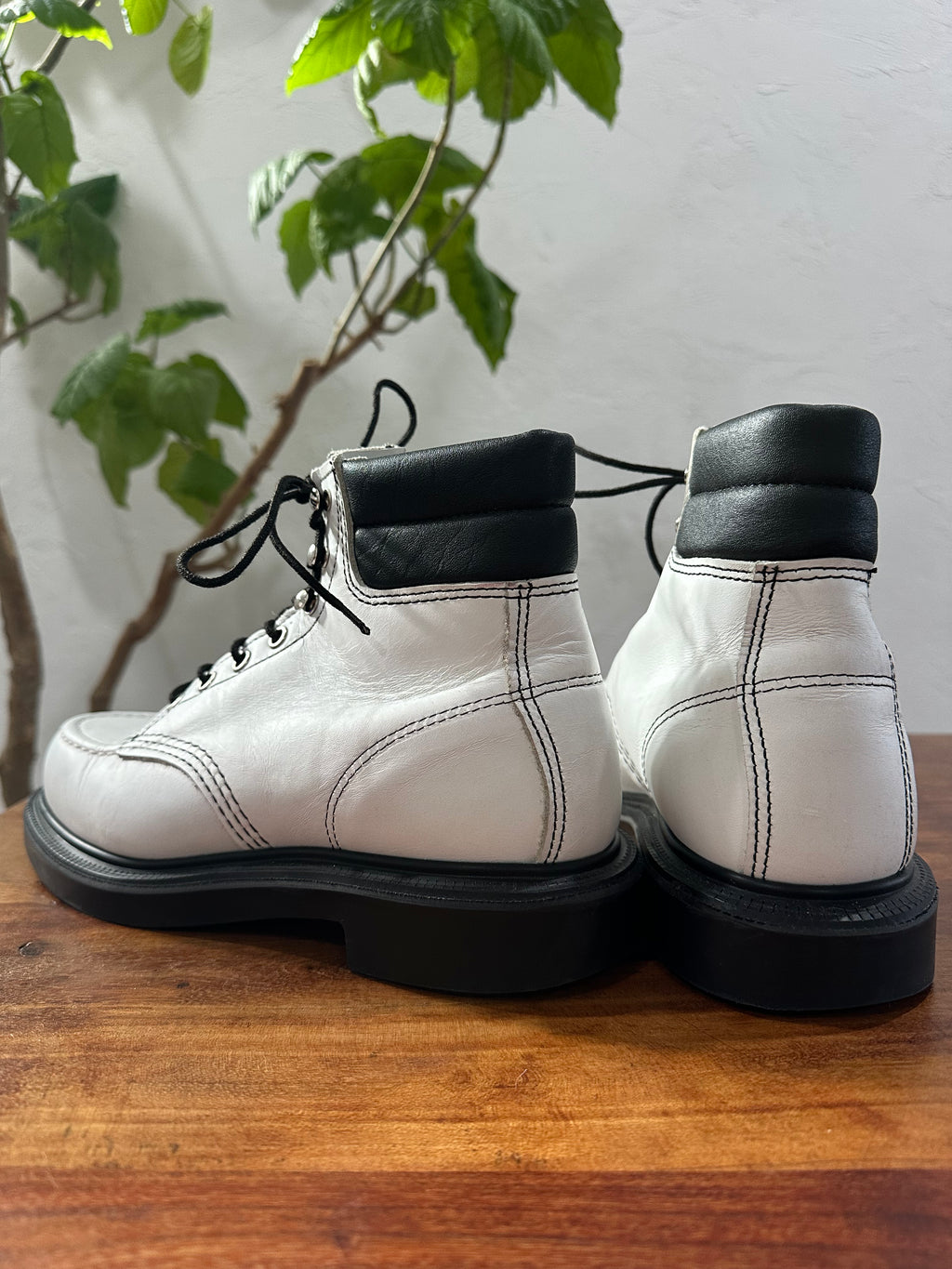 Red Wing (レッドウィング) 8808 SuperSole Moc 6-Inch ホワイト (White) ホワイト・レザー (White Leather) スーパーソール (SuperSole) used boots - back_1 view