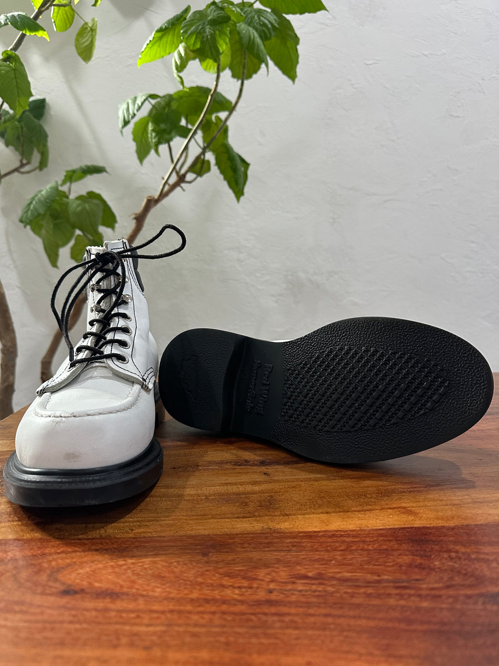 Red Wing (レッドウィング) 8808 SuperSole Moc 6-Inch ホワイト (White) ホワイト・レザー (White Leather) スーパーソール (SuperSole) used boots - fr_4 view