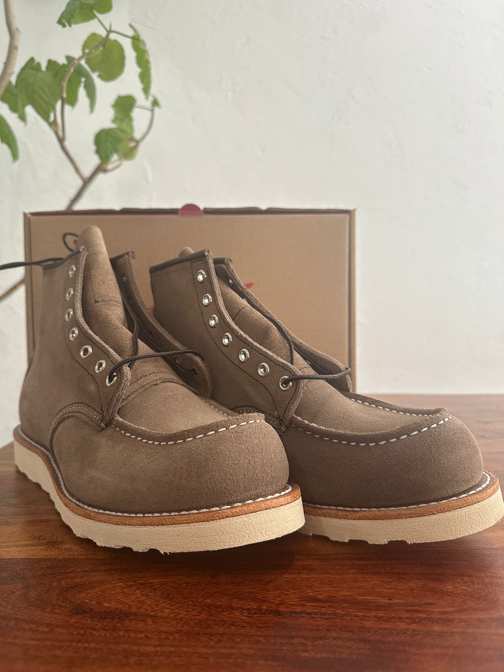 Red Wing (レッドウィング) 8838 6-inch Classic Moc サンドストーン（ベージュ系） サンドストーン「モハヴェ」ラフアウト トラクショントレッドソール used boots - toe_2 view