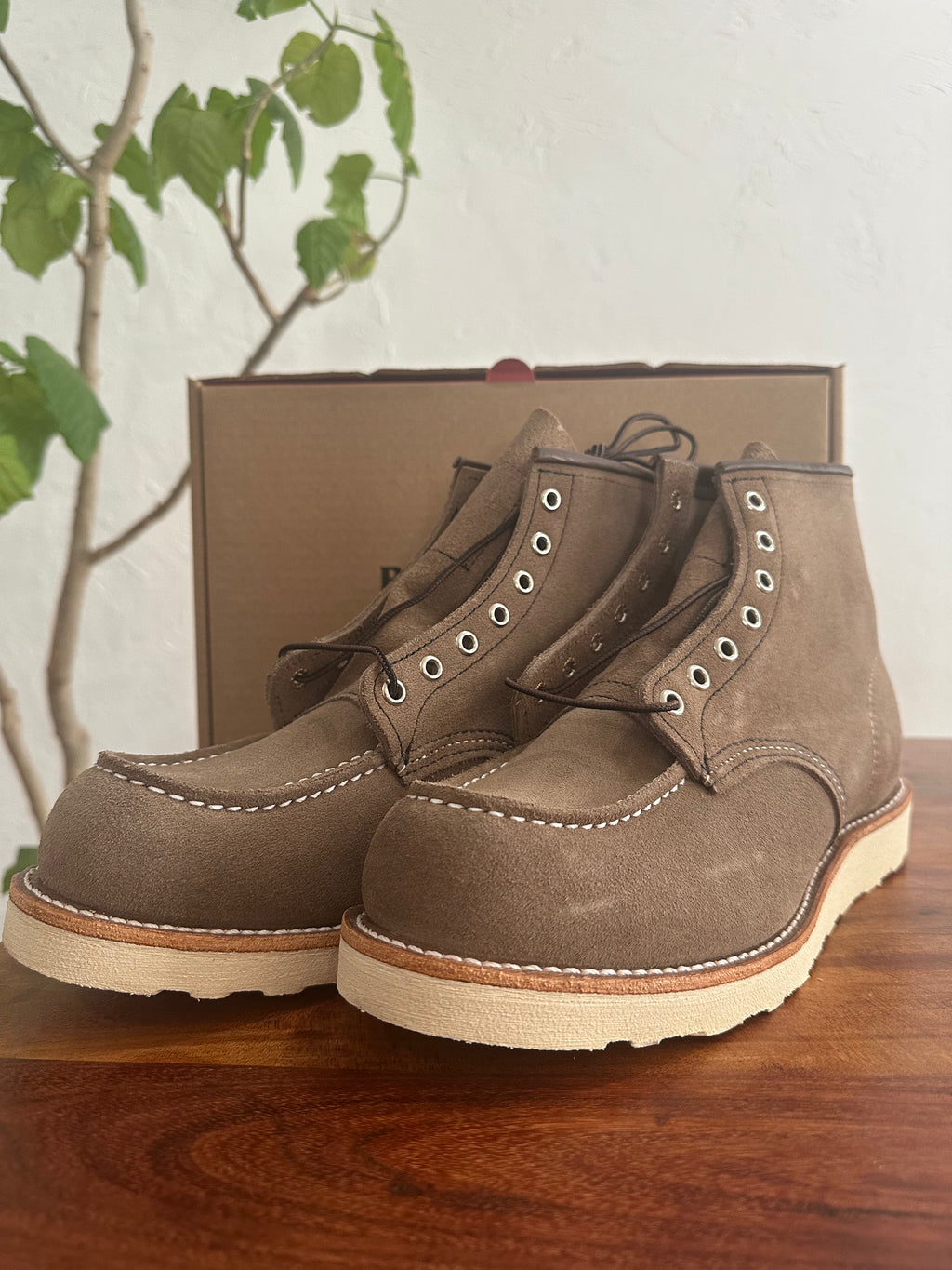 Red Wing (レッドウィング) 8838 6-inch Classic Moc サンドストーン（ベージュ系） サンドストーン「モハヴェ」ラフアウト トラクショントレッドソール used boots - toe_3 view