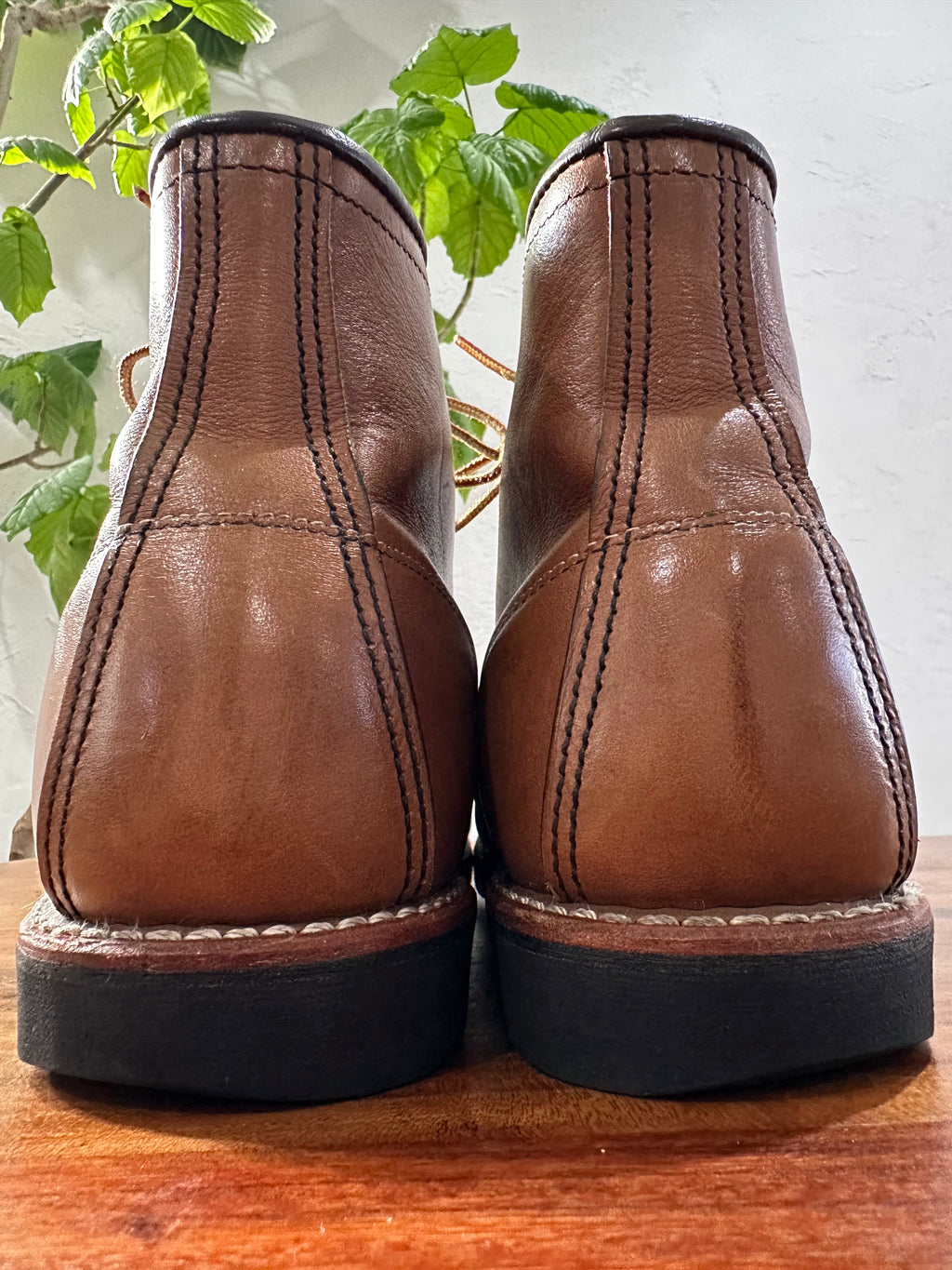Red Wing (レッドウィング) 8852 Classic Moc 6-Inch ベルヴァ (Velva) ベルヴァリタン (Velva Retan) ブラック・トラクショントレッド (Black Traction Tred) used boots - heal_1 view