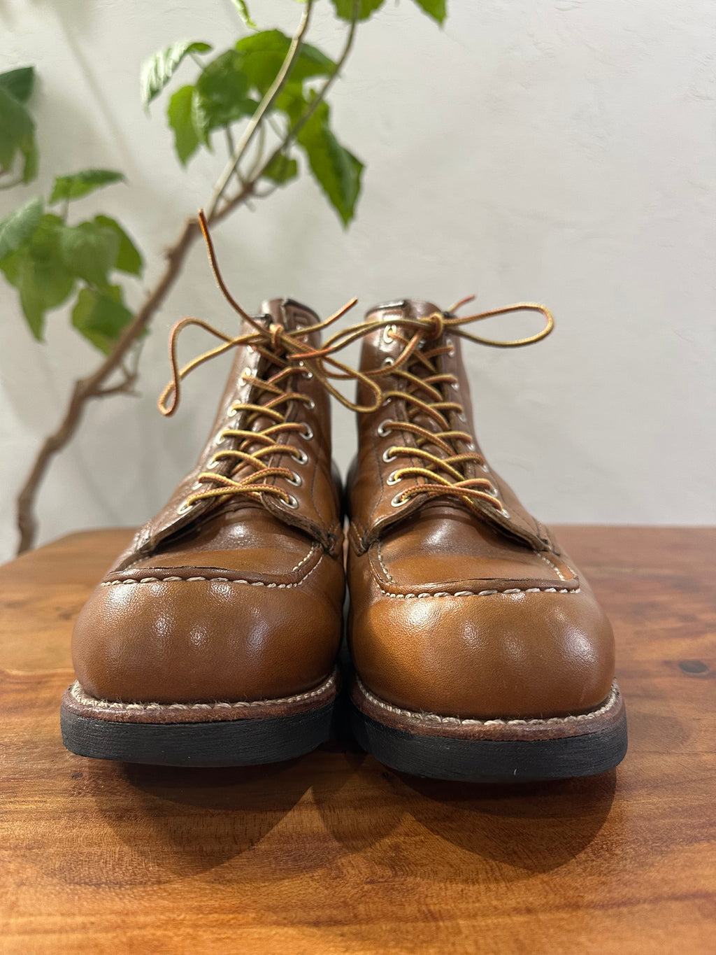 Red Wing (レッドウィング) 8852 Classic Moc 6-Inch ベルヴァ (Velva) ベルヴァリタン (Velva Retan) ブラック・トラクショントレッド (Black Traction Tred) used boots - toe_1 view