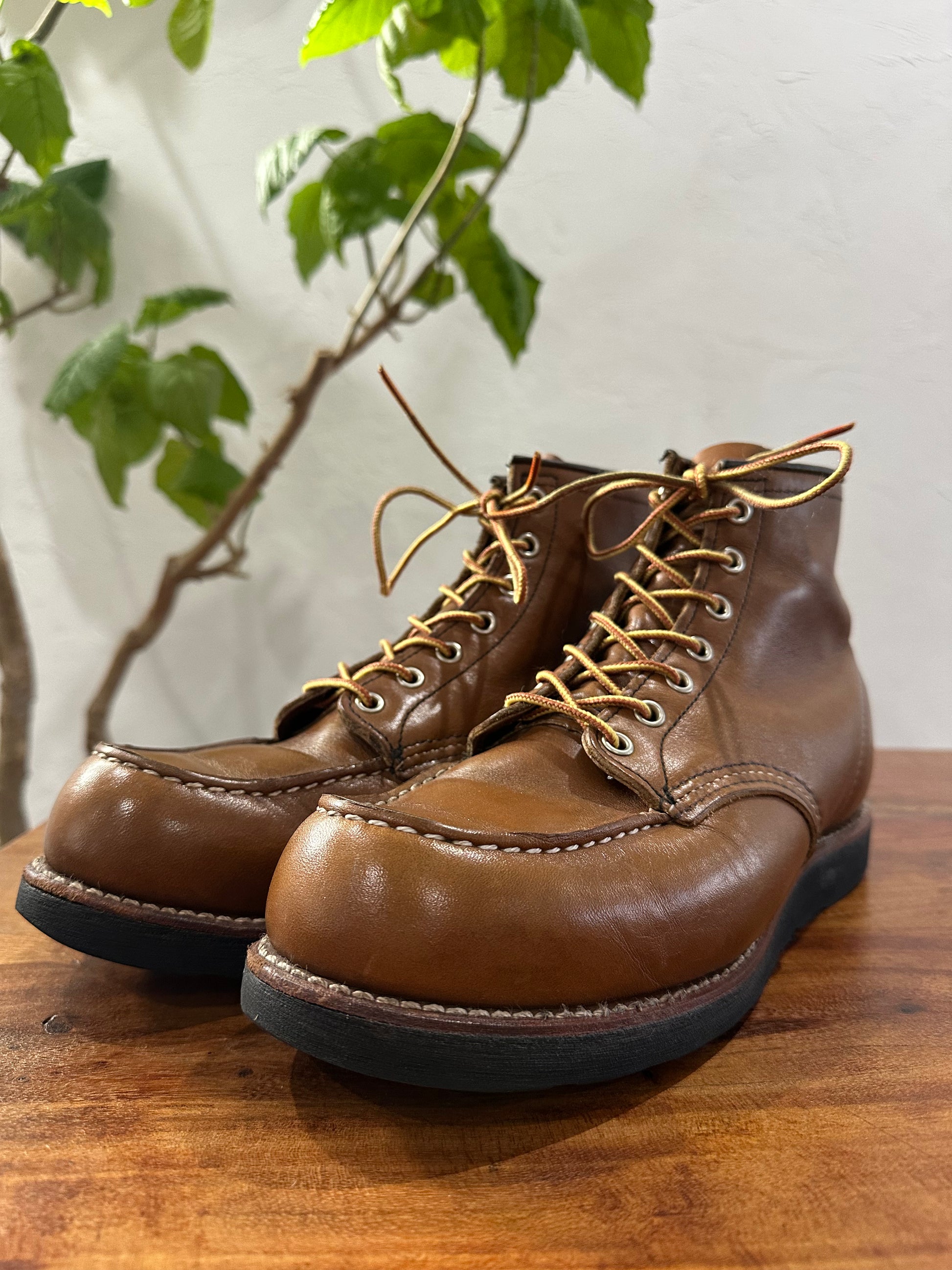 Red Wing (レッドウィング) 8852 Classic Moc 6-Inch ベルヴァ (Velva) ベルヴァリタン (Velva Retan) ブラック・トラクショントレッド (Black Traction Tred) used boots - toe_3 view