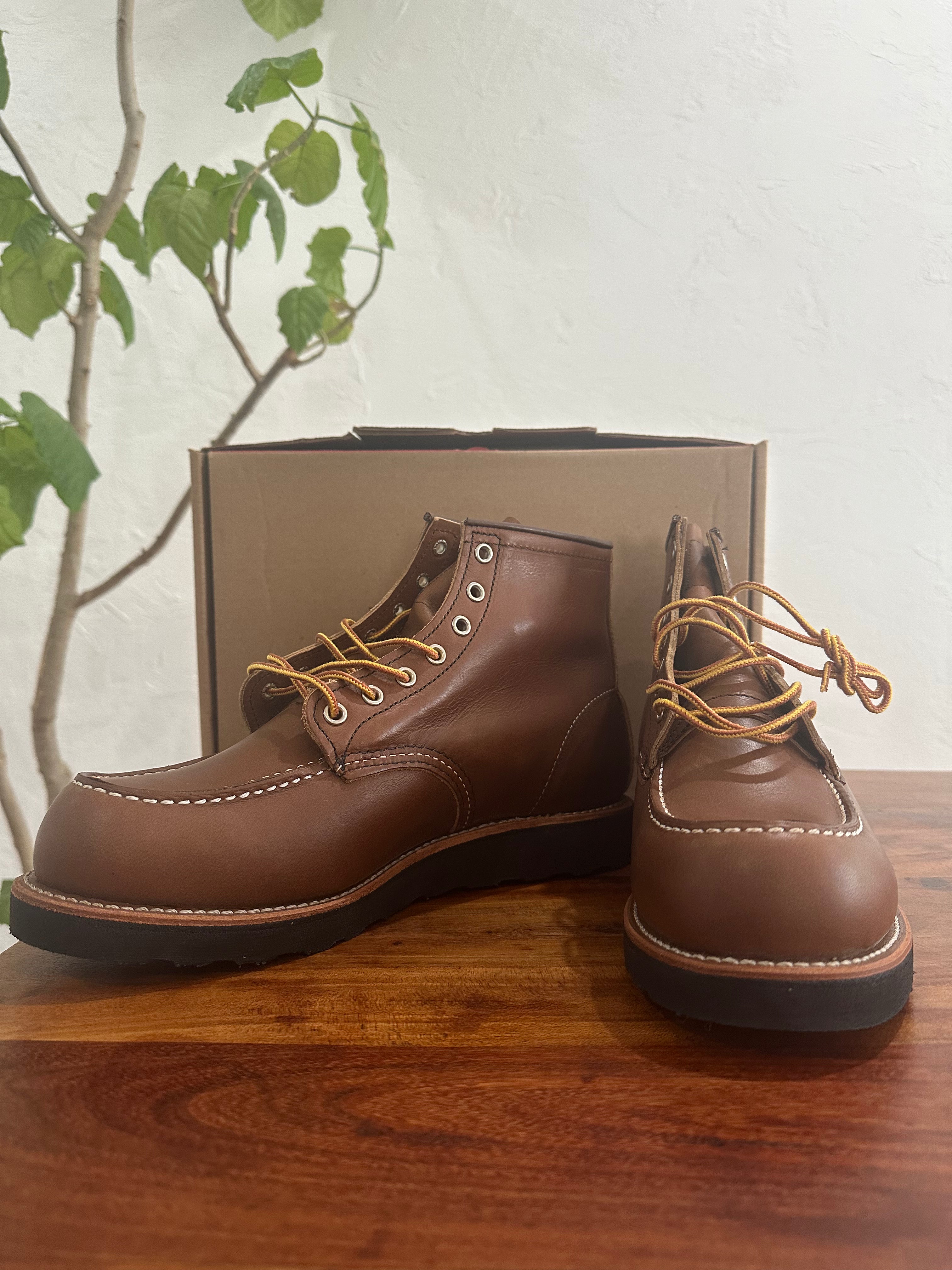 Red Wing (レッドウィング) 8852 Classic Moc 6-Inch ベルヴァ (Velva) ベルヴァリタン (Velva Retan) ブラック・トラクショントレッド (Black Traction Tred) used boots - fr_2 view