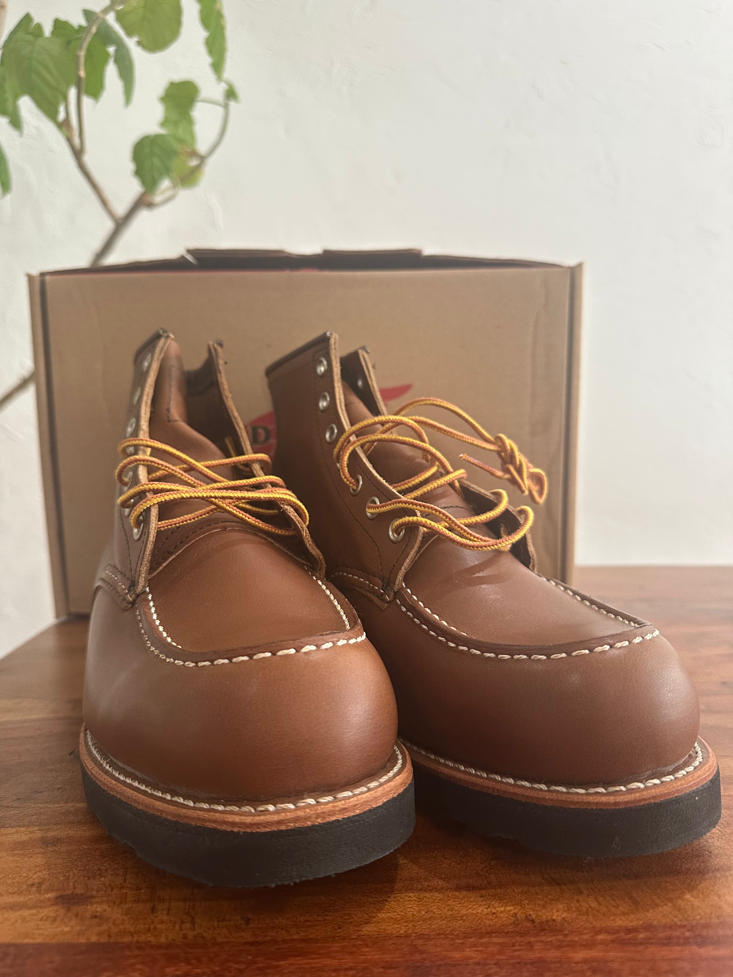 Red Wing (レッドウィング) 8852 Classic Moc 6-Inch ベルヴァ (Velva) ベルヴァリタン (Velva Retan) ブラック・トラクショントレッド (Black Traction Tred) used boots - toe_2 view