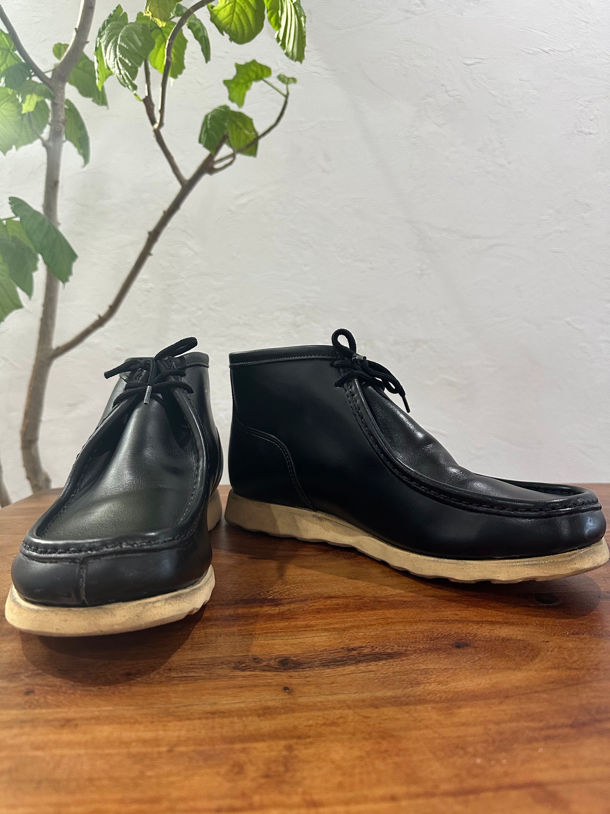 Red Wing (レッドウィング) 8891-Redwing logo Wallabee Boot (Red Wing Logo) ブラック (Black) ブラック・ヌバック (Black "Nubuck") トラクショントレッド (Traction Tred) used boots - fr_1 view