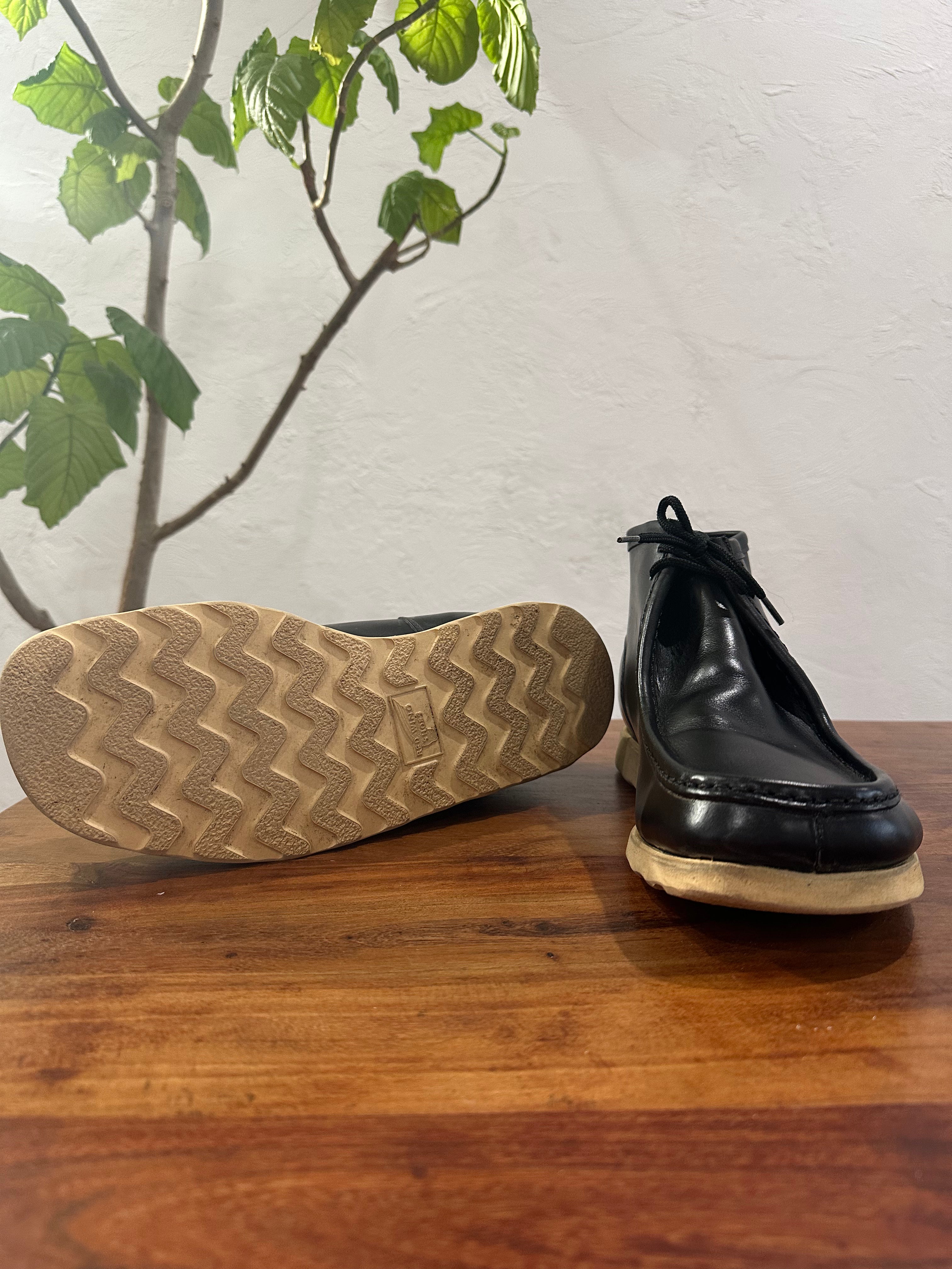 Red Wing (レッドウィング) 8891-Redwing logo Wallabee Boot (Red Wing Logo) ブラック (Black) ブラック・ヌバック (Black "Nubuck") トラクショントレッド (Traction Tred) used boots - fr_3 view