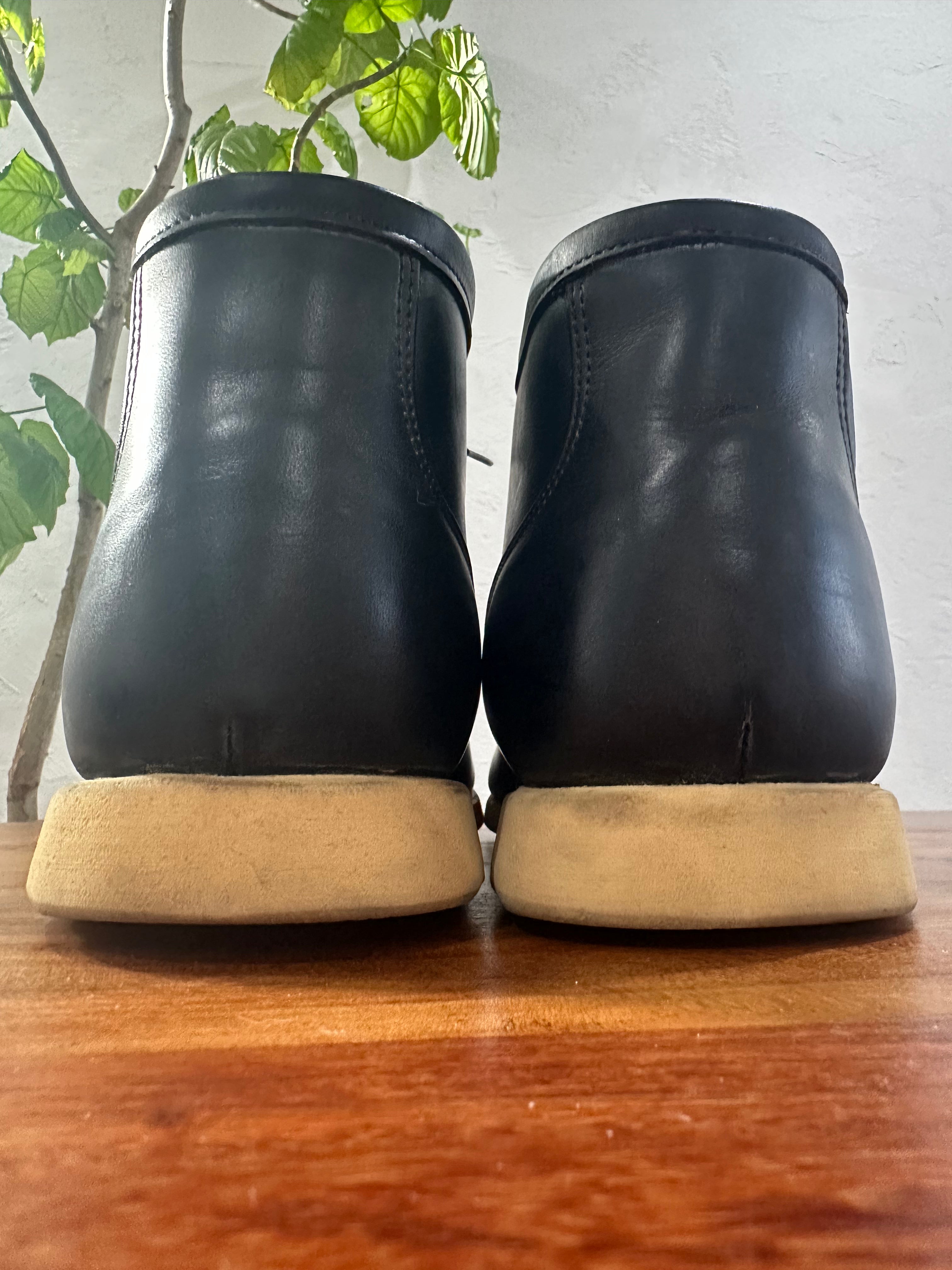Red Wing (レッドウィング) 8891-Redwing logo Wallabee Boot (Red Wing Logo) ブラック (Black) ブラック・ヌバック (Black "Nubuck") トラクショントレッド (Traction Tred) used boots - heal_1 view