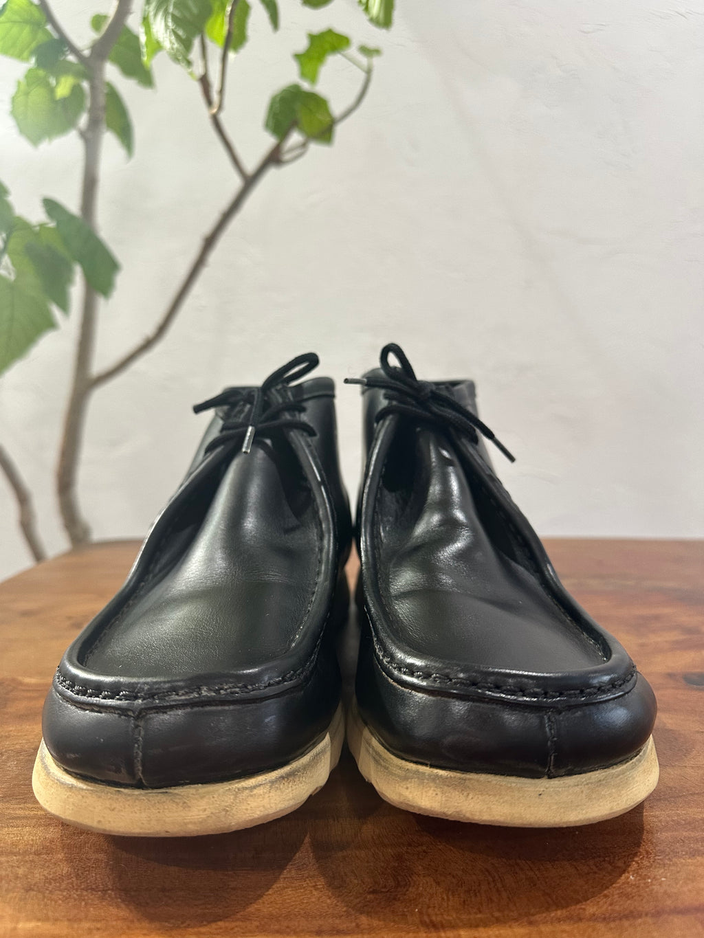 Red Wing (レッドウィング) 8891-Redwing logo Wallabee Boot (Red Wing Logo) ブラック (Black) ブラック・ヌバック (Black "Nubuck") トラクショントレッド (Traction Tred) used boots - toe_1 view