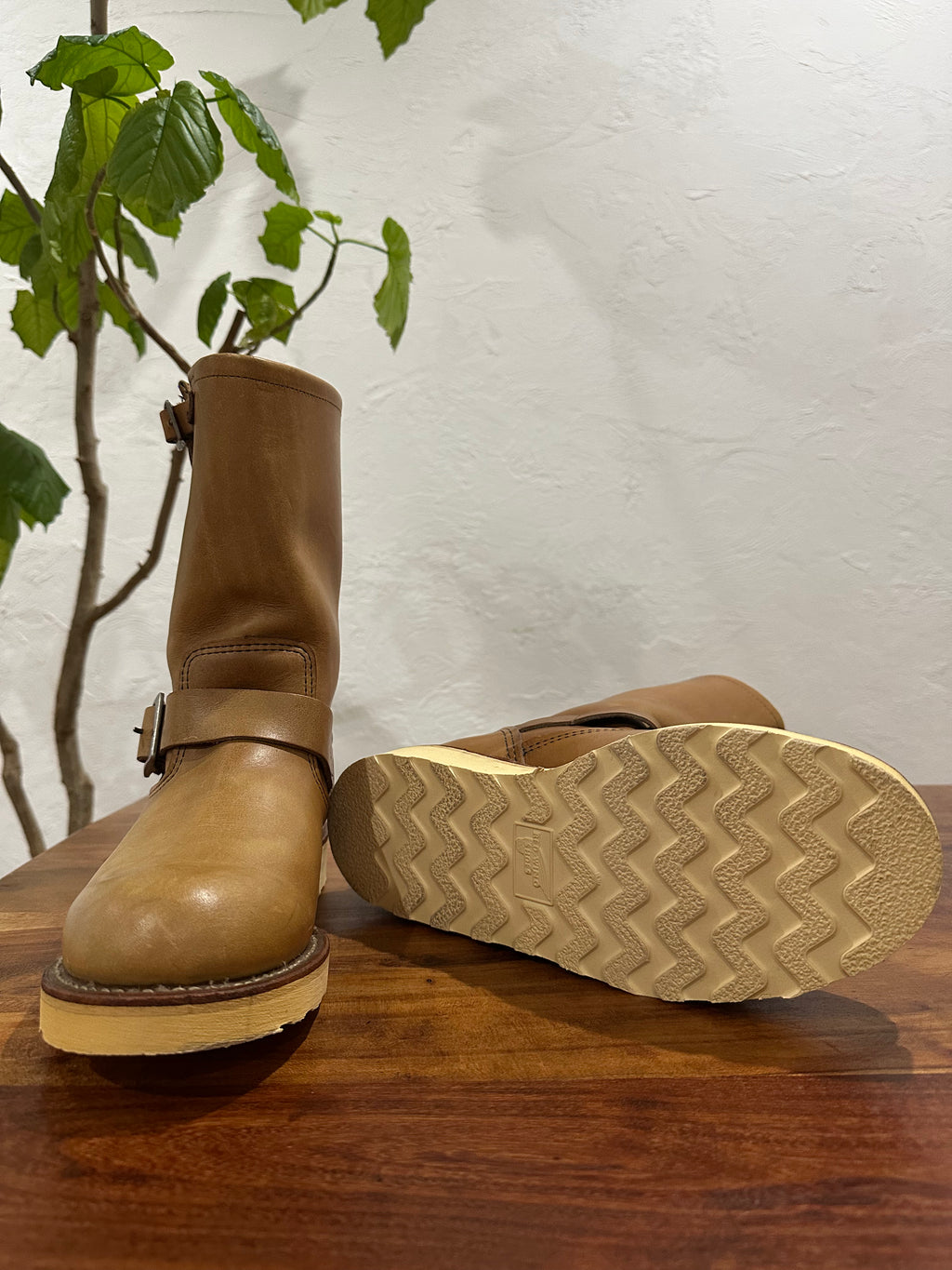 Red Wing (レッドウィング) 9027 Engineer Boot ドリフトウッド (Driftwood) ホーソーン・ドリフトウッド (Hawthorne Driftwood) トラクショントレッド・ソール (Traction Tred Sole) used boots - fr_4 view