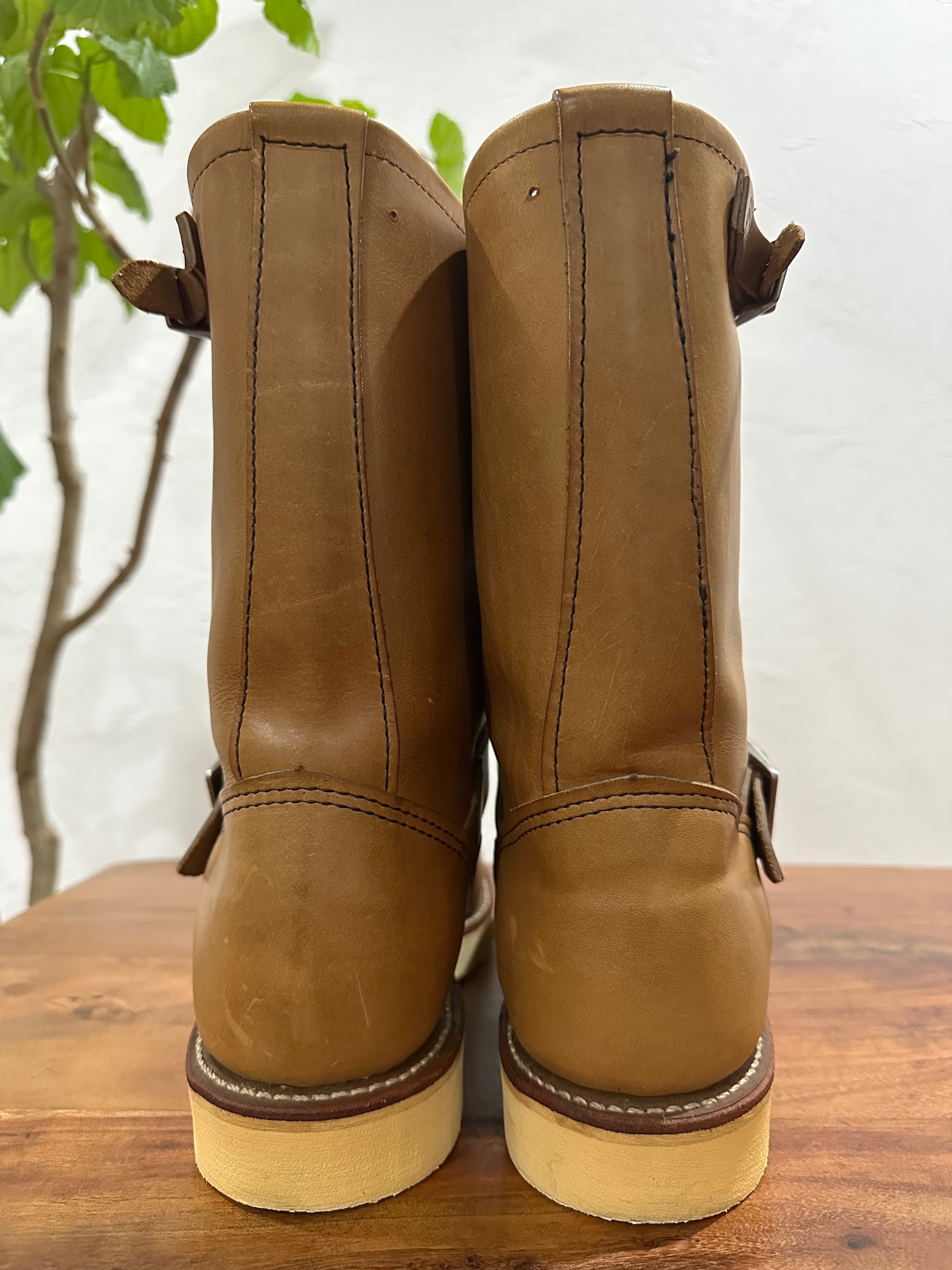 Red Wing (レッドウィング) 9027 Engineer Boot ドリフトウッド (Driftwood) ホーソーン・ドリフトウッド (Hawthorne Driftwood) トラクショントレッド・ソール (Traction Tred Sole) used boots - heal_1 view