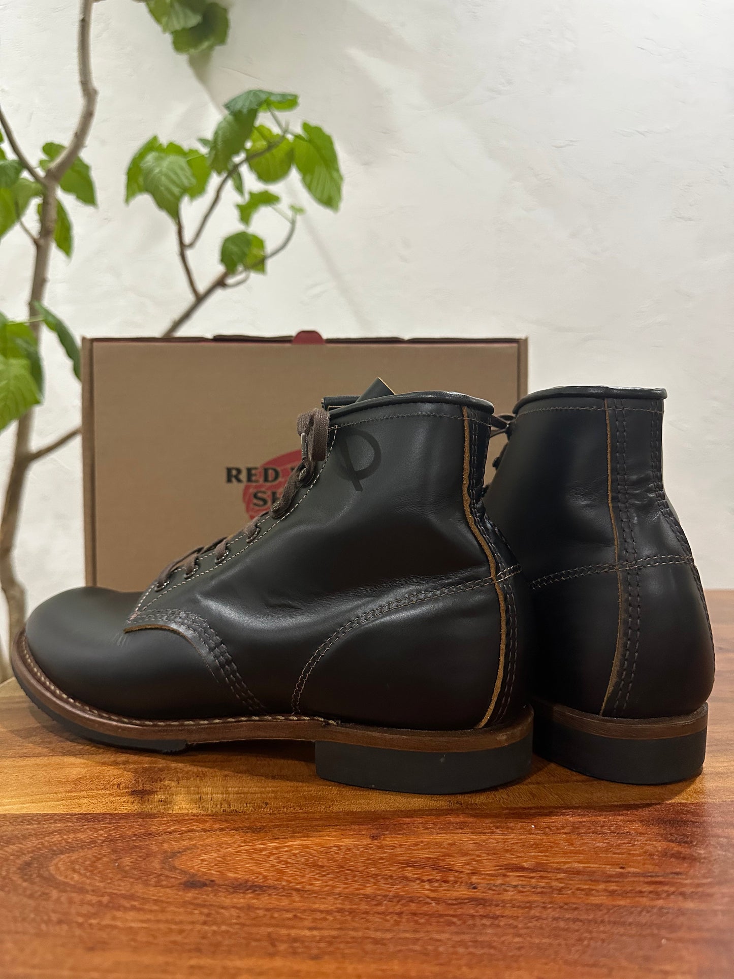 Red Wing (レッドウィング) 9060 Beckman Flatbox ブラック (Black) ブラック・クロンダイク (Black "Klondike") グロコード・メダリオンソール (Gro Cord Medallion Sole) used boots - back_1 view