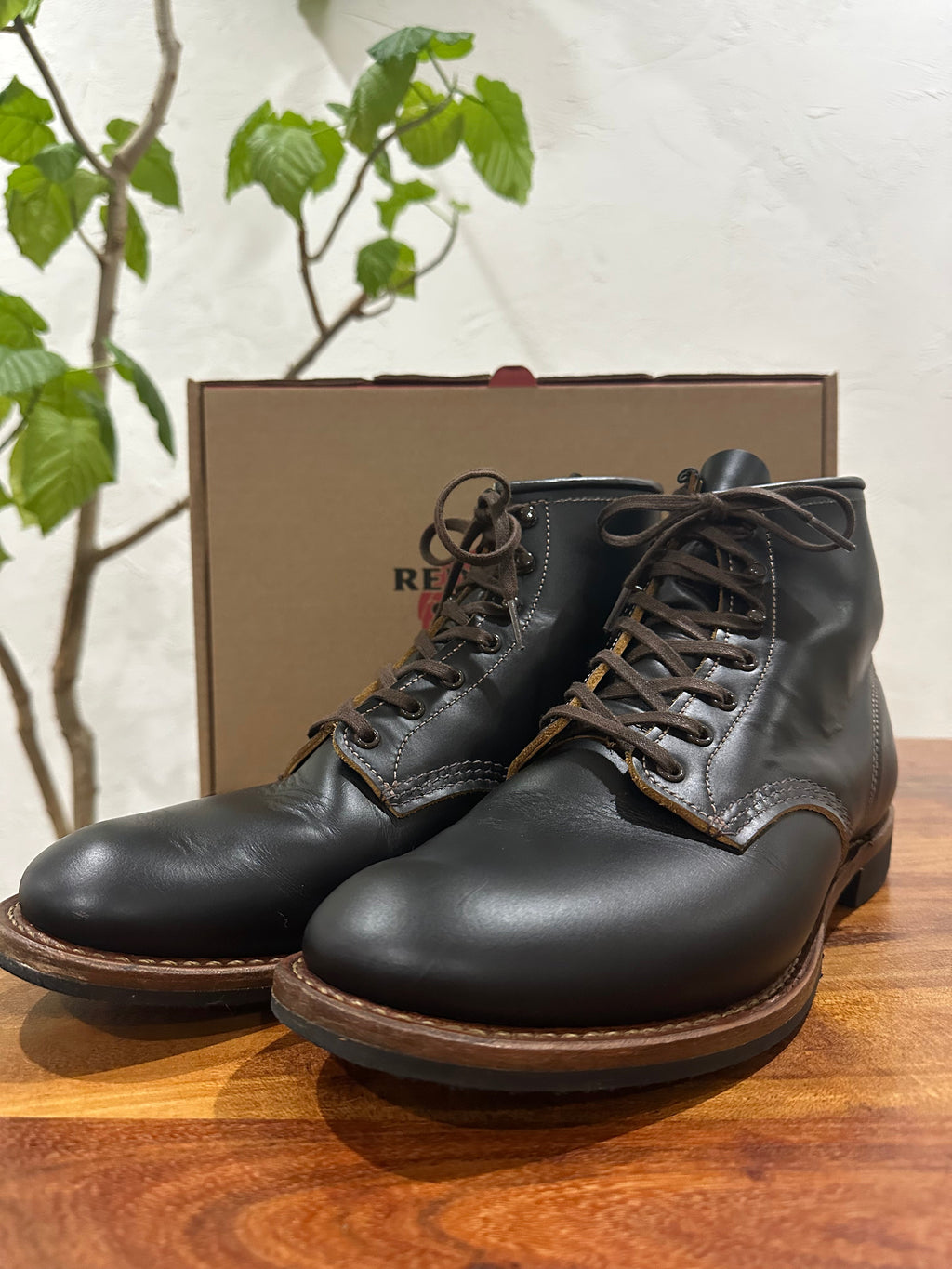 Red Wing (レッドウィング) 9060 Beckman Flatbox ブラック (Black) ブラック・クロンダイク (Black "Klondike") グロコード・メダリオンソール (Gro Cord Medallion Sole) used boots - toe_3 view