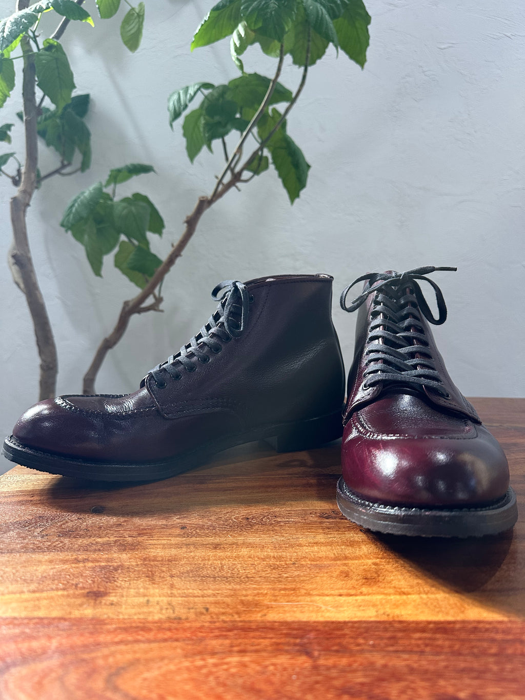 Red Wing (レッドウィング) 9091 Girard Boot ブラックチェリー (Black Cherry) ブラックチェリー・フェザーストーン (Black Cherry "Featherstone") グロコード・メダリオン (Gro-Cord Medallion) used boots - fr_2 view