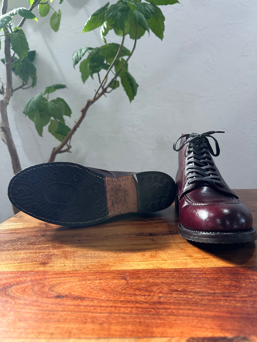 Red Wing (レッドウィング) 9091 Girard Boot ブラックチェリー (Black Cherry) ブラックチェリー・フェザーストーン (Black Cherry "Featherstone") グロコード・メダリオン (Gro-Cord Medallion) used boots - fr_3 view