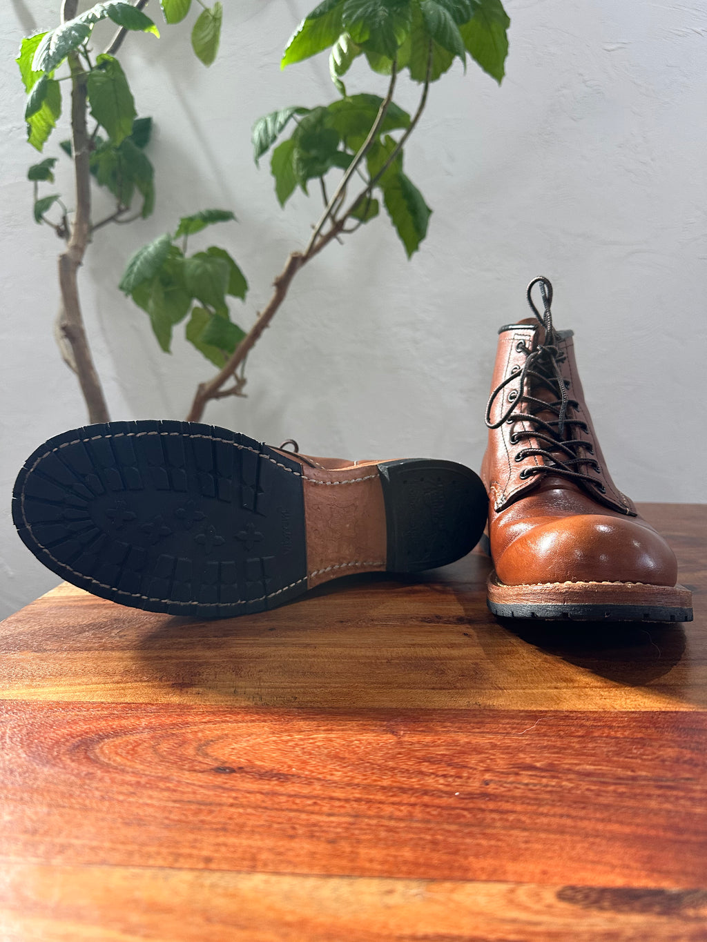 Red Wing (レッドウィング) 9416 Classic Dress Beckman Boot (Vibram Sole) ブラウン (Brown) シガー・フェザーストーン (Cigar "Featherstone") レザー＆ビブラム・ラグソール (Leather & Vibram Lug) used boots - fr_3 view