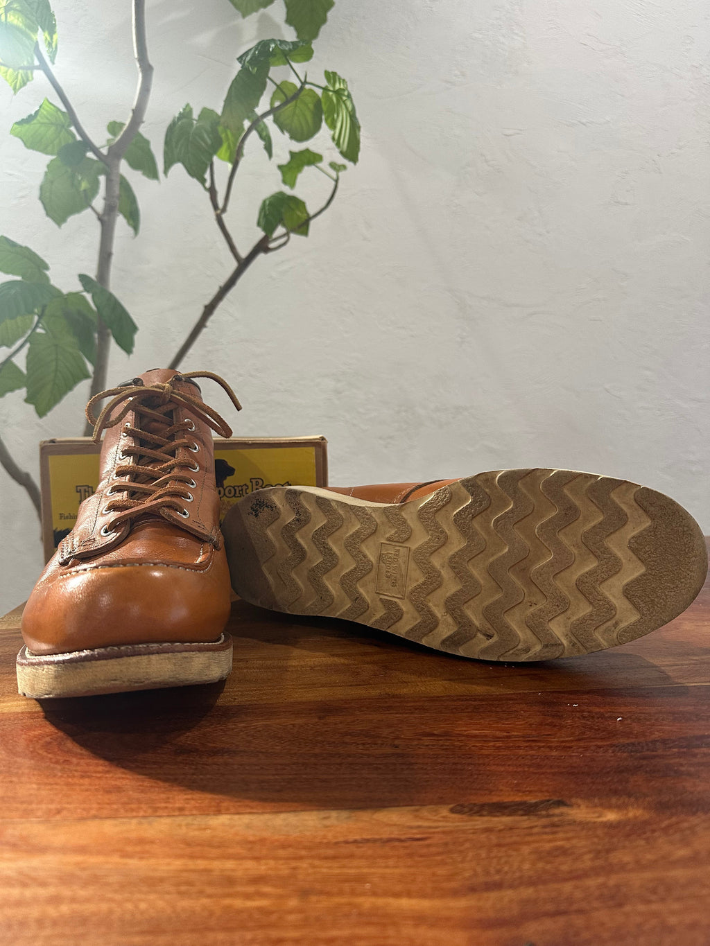 Red Wing (レッドウィング) 9875 Classic Moc 6-Inch ゴールドラセット (Gold Russet) ゴールドラセット・セコイア (Gold Russet Sequoia) トラクショントレッド・ソール (Traction Tred Sole) used boots - fr_4 view